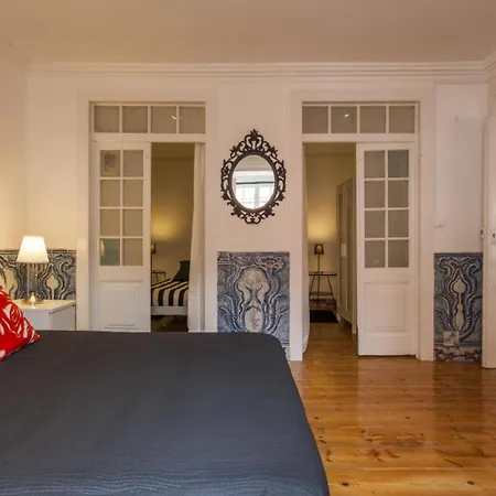 Apartament C2 Charming & Comfortable In A 18th Century In Bairro Alto! Lis Downtown *